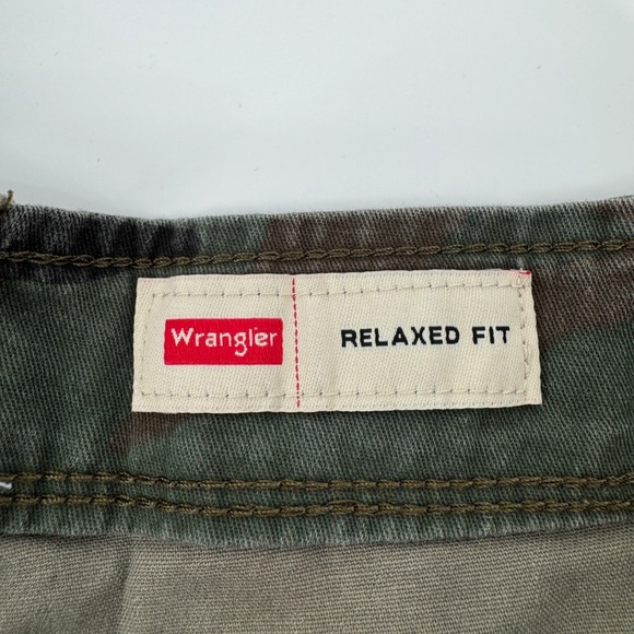 Wrangler Camo Cargo Shorts Mens 38 Relaxed Fit Woodland Casual Baggy Y2K - Picture 3 of 4